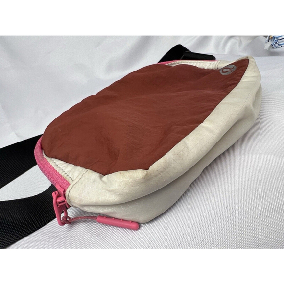 Lululemon Everywhere Belt Bag ~ Dark Terracotta /White Opal w/ Pink Zipper - Picture 3 of 16